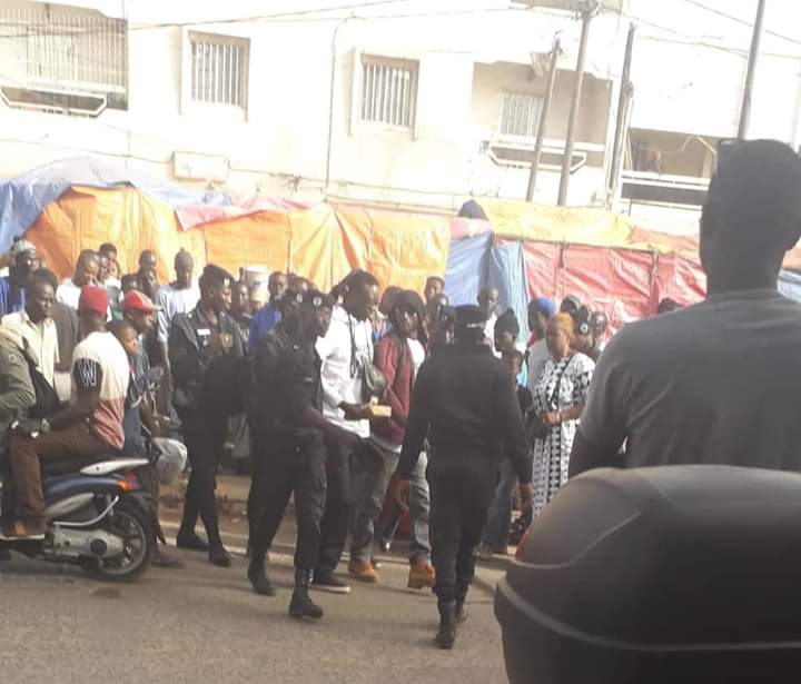 Sensibilisation sur la hausse du prix de l'électricité : Y'en a marre dénonce l'arrestation brutale de 15 membres de Noo Lank