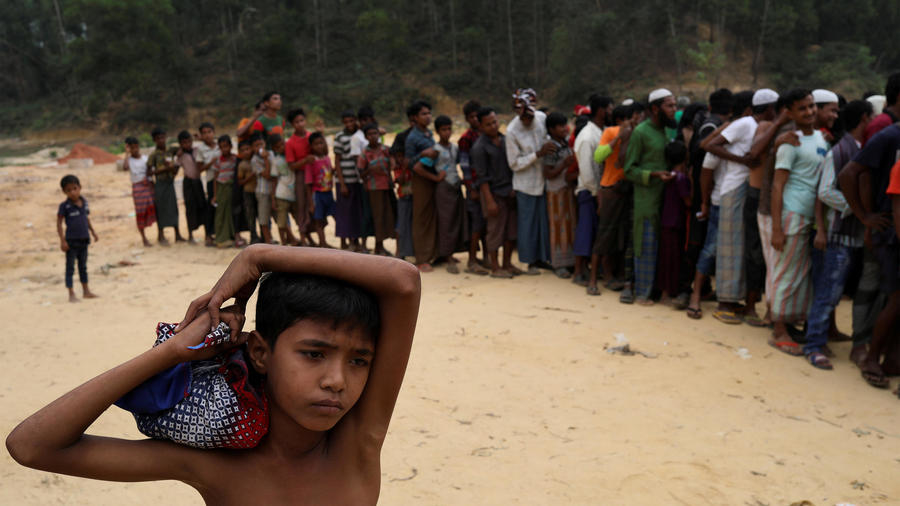 Bangladesh: au moins 15 morts dans le naufrage d'un bateau de réfugiés rohingyas