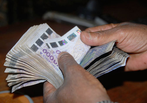 Ngaparou: un policier radié et sa copine volent 17 millions de F Cfa à un Belge