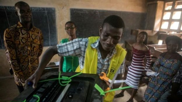 Des candidats de l'opposition dénoncent des fraudes au Togo