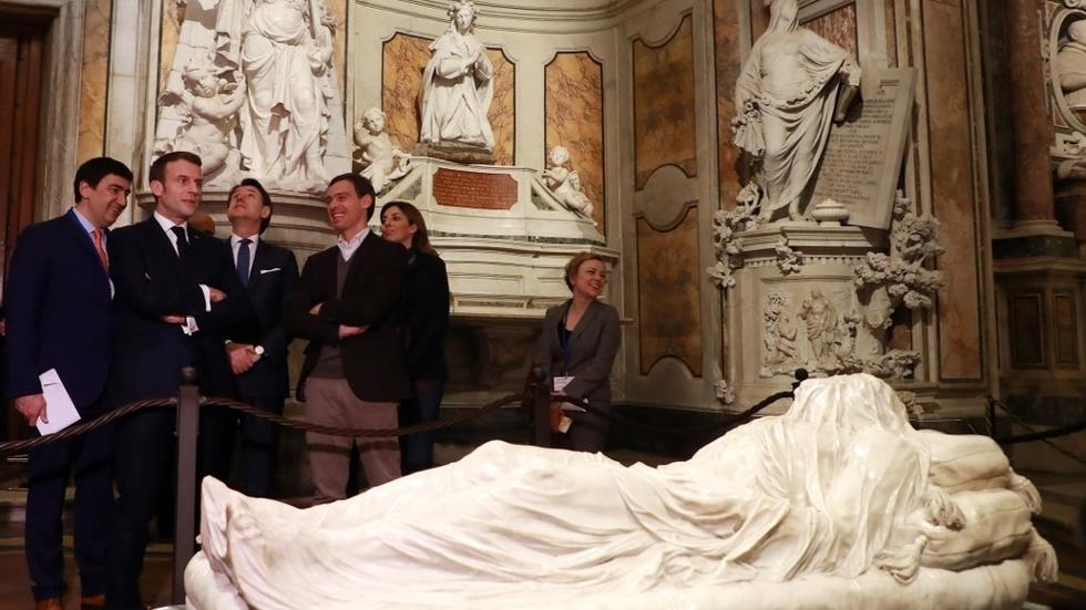 Emmanuel Macron à Naples pour un sommet sur fond de coronavirus