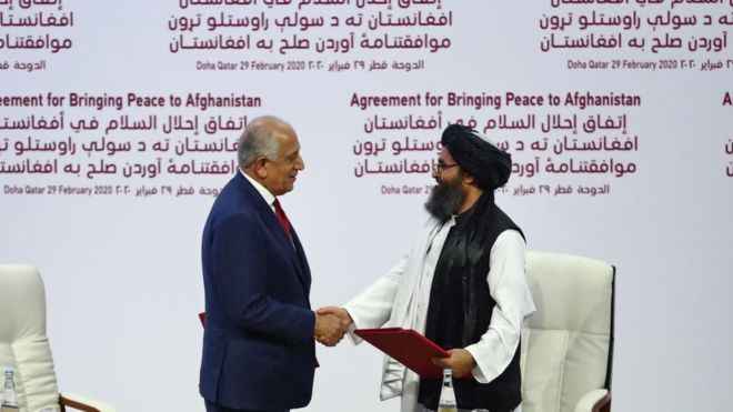 Les États-Unis et les Talibans signent un accord