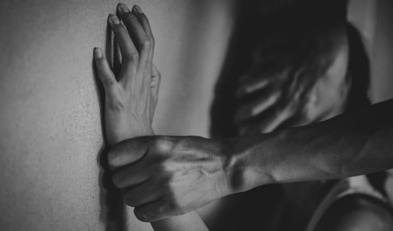 Coups et Blessures volontaires: le mari colérique bat sa femme et lui arrache deux dents