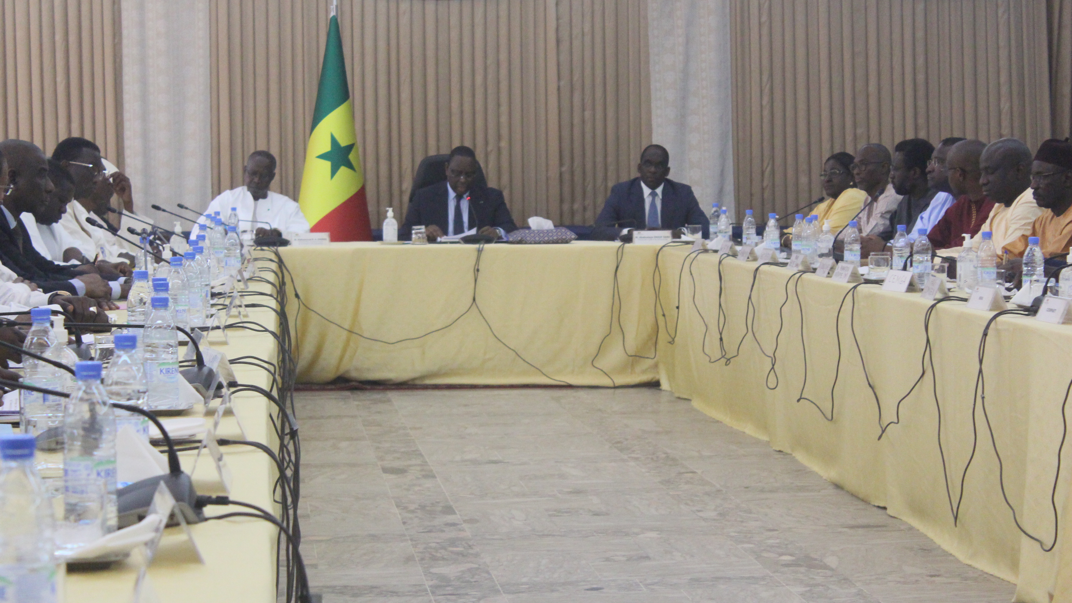 #Coronavirus - Les images de la réunion d'urgence au Palais ce samedi