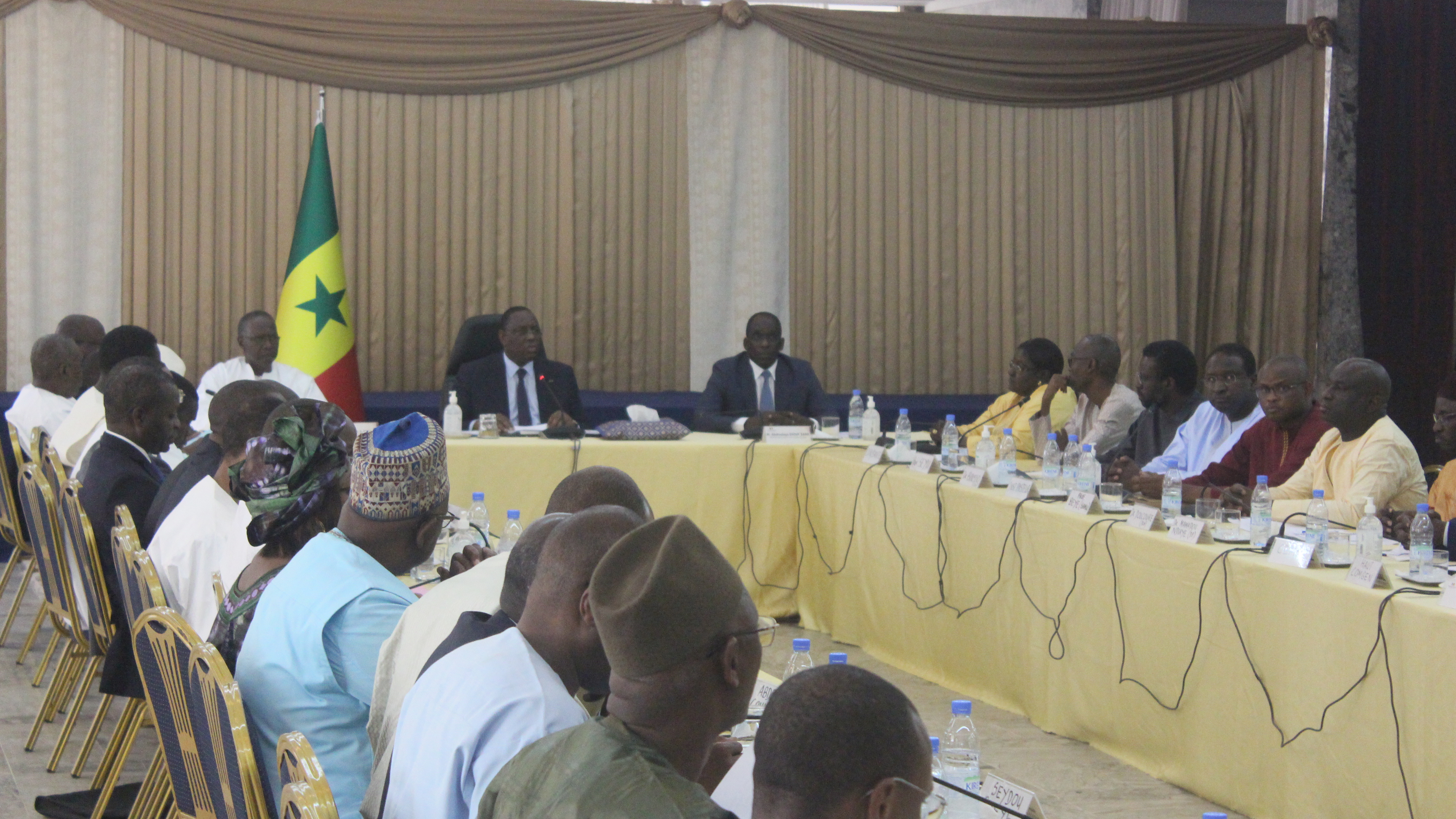 #Coronavirus - Les images de la réunion d'urgence au Palais ce samedi