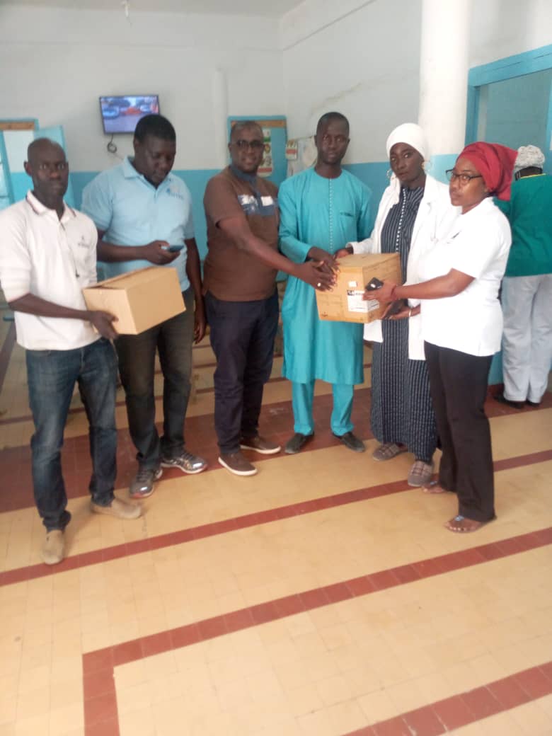 Diamaguène/Diacksao: des cartons de gel, des gants stériles offerts au personnel de santé