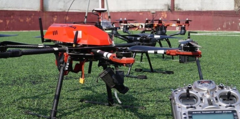Coronavirus : Des Ivoiriens fabriquent des drones pour désinfecter des places publiques à Abidjan