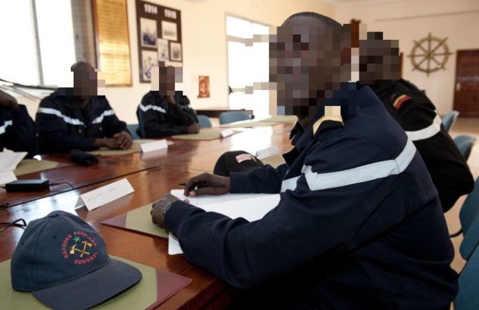 Couvre-feu à Ziguinchor: un sapeur-pompier se lance dans le racket pour voler téléphones portables et soutirer de l'argent aux contrevenants 