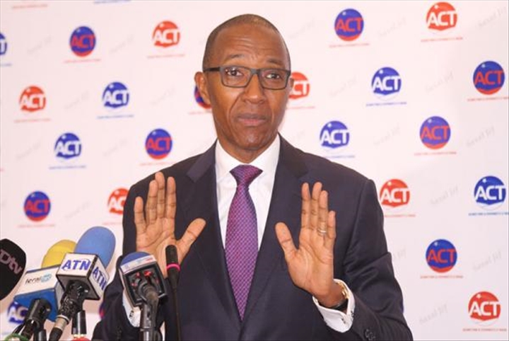 Abdoul Mbaye aux députés " Ne permettez pas à Macky de suspendre notre Constitution"