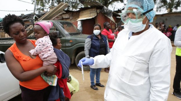 Coronavirus : Quelles fausses informations se répandent en Afrique ?