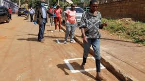 Au Kenya, des patients guéris du coronavirus témoignent pour sensibiliser