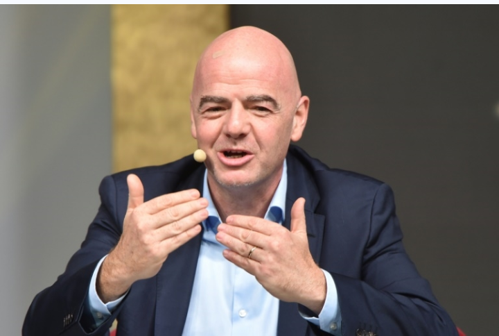 "Personne" ne sait quand le foot reprendra, assure Infantino