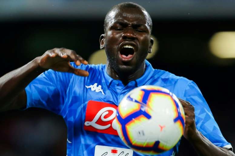 Malgré la crise liée au Covid-19, Napoli pas inquiet pour la valeur marchande de Koulibaly