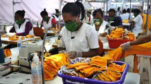 Madagascar: la haute couture s'implique dans la fabrication de masques