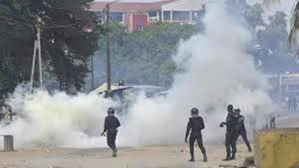 Coronavirus: des manifestants détruisent un centre de dépistage à Abidjan