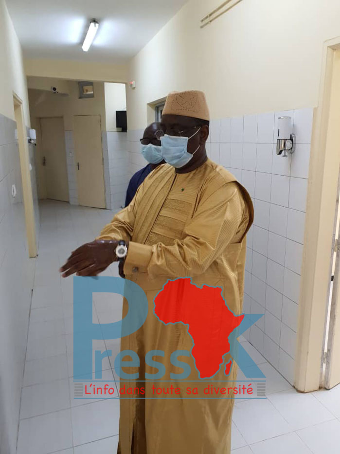 COVID-19: Macky Sall effectue une visite surprise à l’hôpital Général de Grand-Yoff (les images)