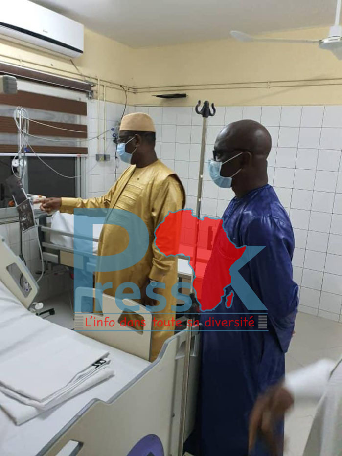 COVID-19: Macky Sall effectue une visite surprise à l’hôpital Général de Grand-Yoff (les images)