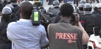 Force Covid-19: l’aide à la presse fait déjà grincer des dents