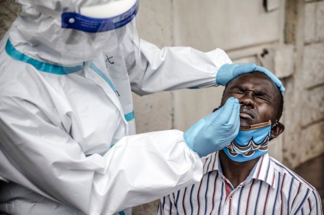 Coronavirus : L'OMS prévient que 190 000 personnes pourraient mourir en Afrique en un an