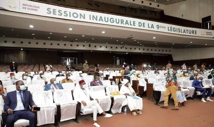 Guinée : les députés votent la prorogation de l’Etat d’urgence sanitaire jusqu’au 15 juin