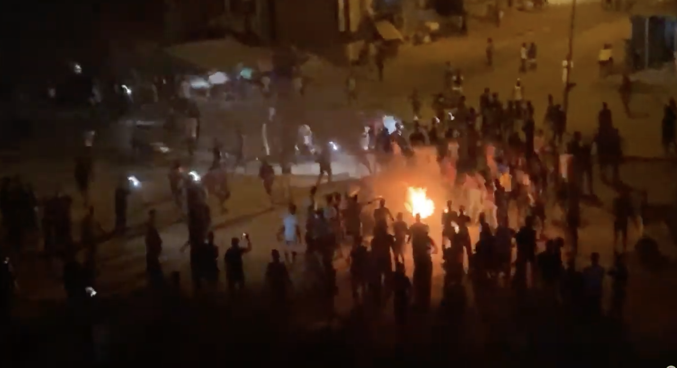 Les émeutes anti-couvre-feu continuent au Sénégal: Dakar et Kaolack s’embrasent, l’armée descend à Niary Tally 