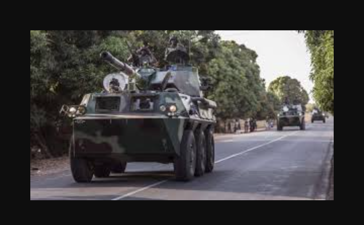 Violences à Dakar contre le couvre-feu : l'armée déployée sur le terrain pour y mettre fin