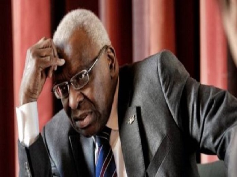 "Voilà qui je suis": à son procès pour corruption, Lamine Diack démarre son show