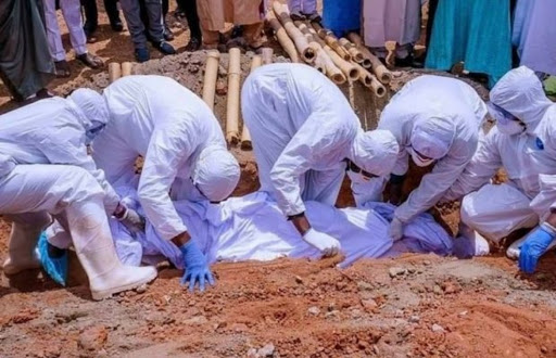 Enterrement d'un Sénégalais décédé de la Covid-19 dans un cimetière dakarois
