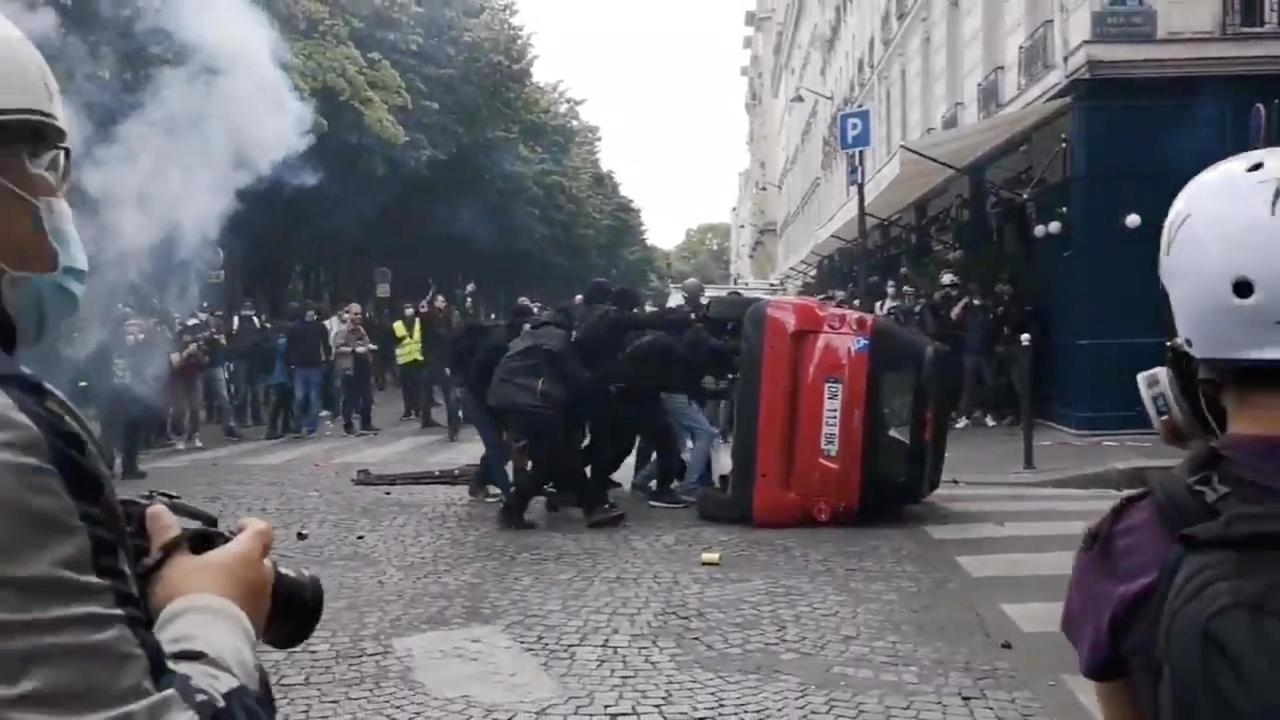 Heurts lors de la manifestation parisienne du 16 juin 2020. REUTERS