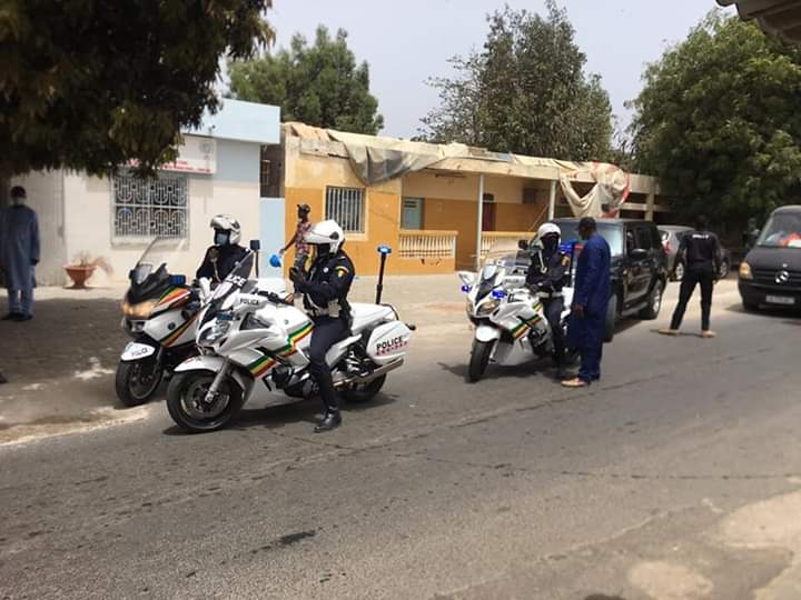 Le convoi funéraire transportant la dépouille de Serigne Pape Malick Sy a quitté l’hôpital Principal pour Tivaouane