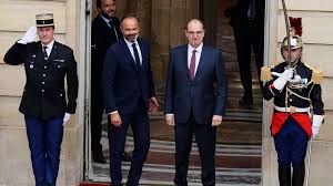 Passation de pouvoirs : Édouard Philippe "passe le flambeau" à Jean Castex