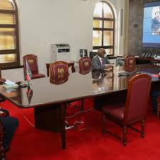 Au Kenya, le virus pousse le sommet de l'État à se calfeutrer