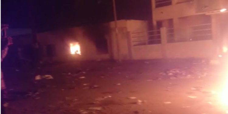 Colère des marchands ambulants de Keur Massar : la mairie incendiée