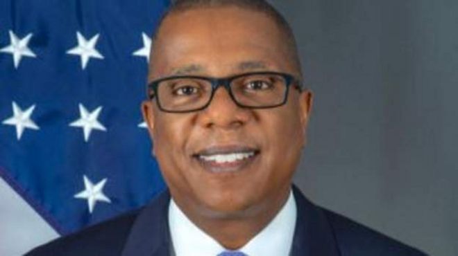 Le parti au pouvoir au Zimbabwe menace d'expulser l'Ambassadeur américain