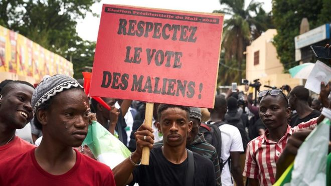 Des députés maliens refusent de démissionner