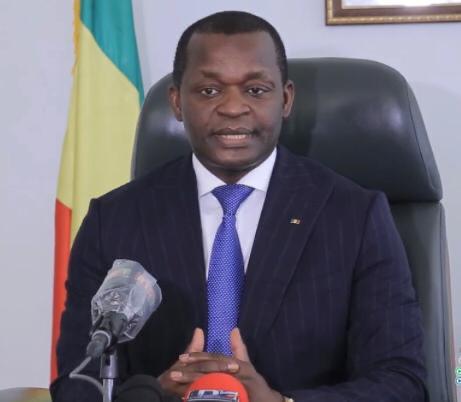Transports aériens: le ministre Alioune Sarr remet un chèque de 18.300.000 Fcfa aux ex travailleurs de Senegal Airlines