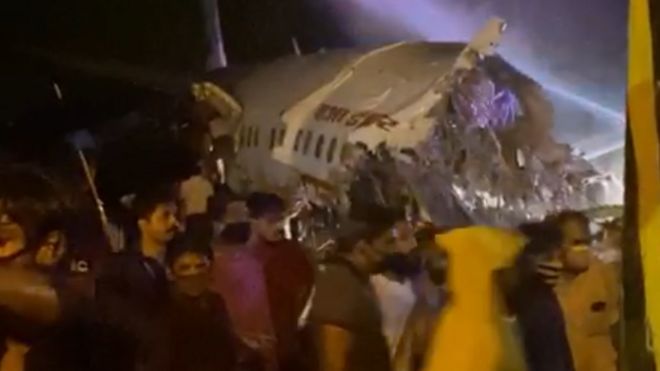 Crash à Kerala : un avion d'Air India se brise en deux sur la piste de Calicut