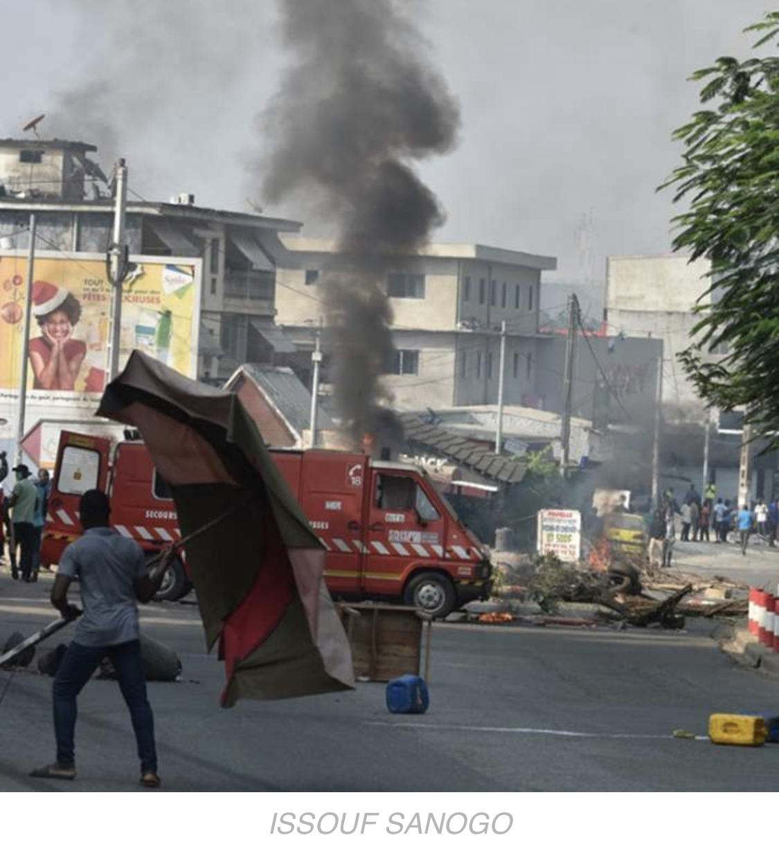 Côte d’Ivoire. La police permet à des hommes armés de machettes d’attaquer des protestataires (Amnesty International)