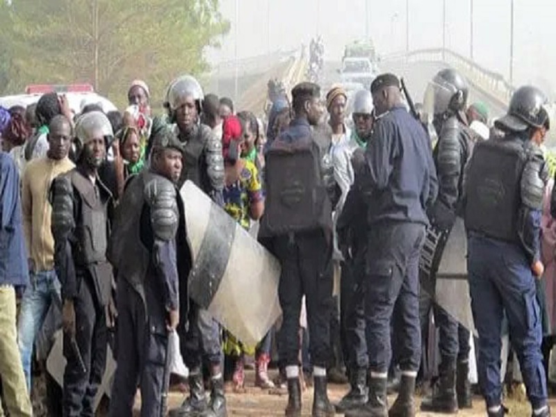 Procès des paysans de Tobène: le tribunal bunkerisé, des responsables politiques et l'activiste Guy Marius Sagna dans la salle 