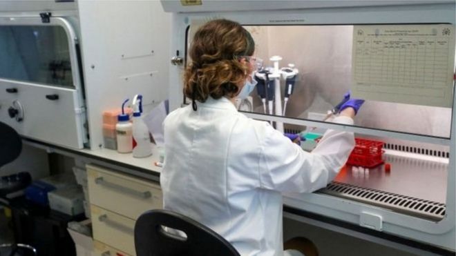 Coronavirus : Les essais du vaccin de l'université d'Oxford interrompus après qu'un participant est tombé malade
