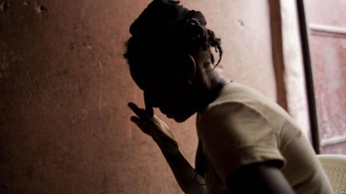 Coups et blessures volontaires: Ibrahima Touré agresse sa demi-sœur avec une brique