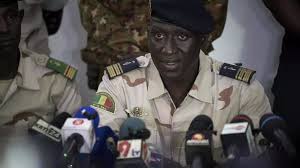 Mali: la junte se dit favorable à une transition menée par un militaire