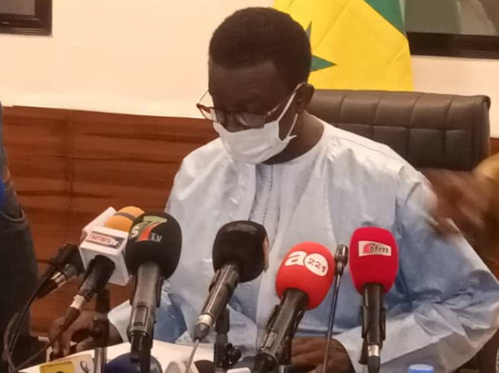 Amadou Ba annonce la mise en circulation des nouveaux passeports biométriques