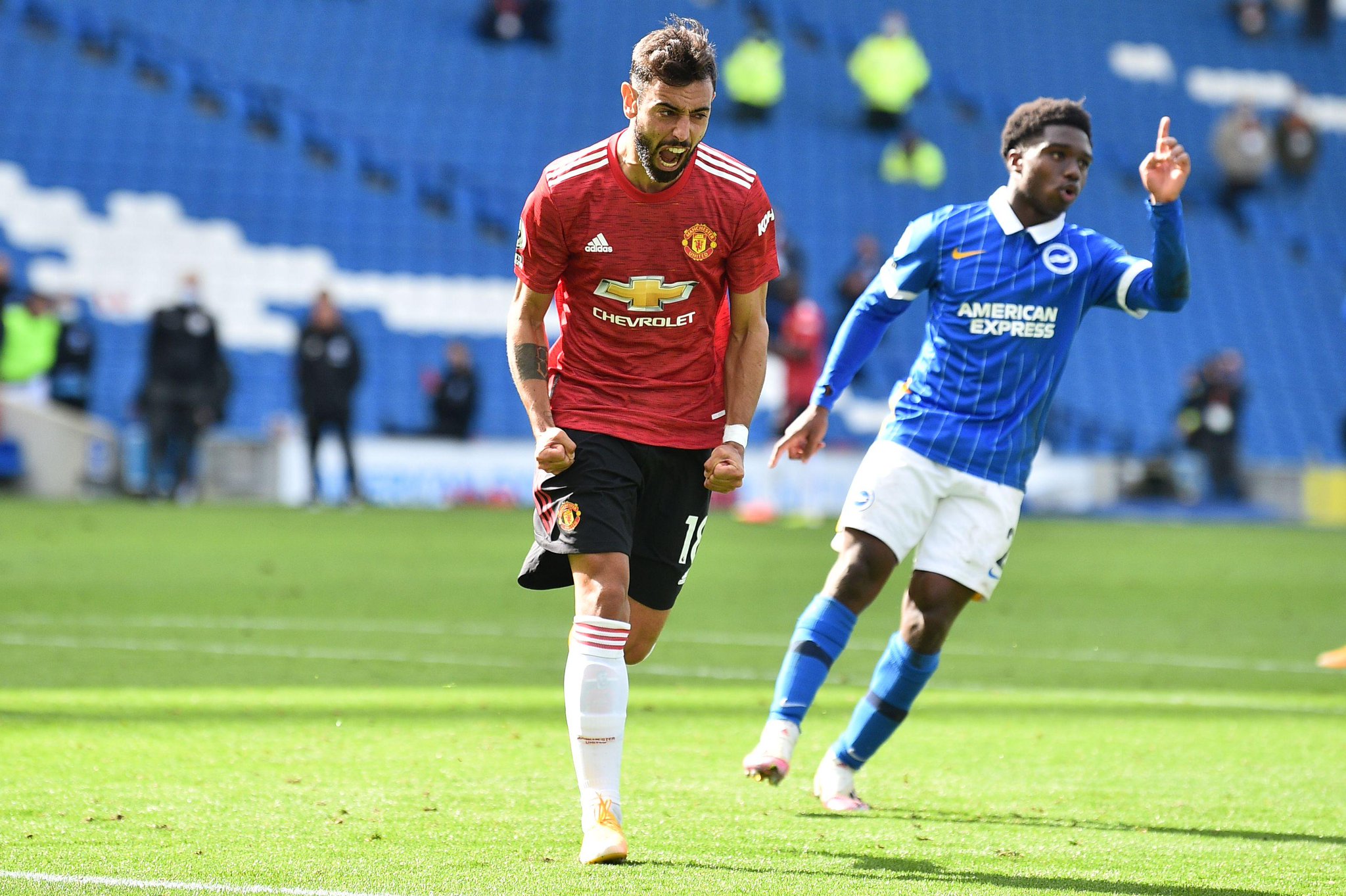 #PremierLeague - Manchester United gagne grâce à un penalty sifflé après la fin du match