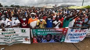 Présidentielle en Côte d'Ivoire: les citoyens s'organisent par crainte de violences
