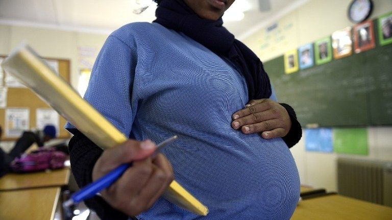 1.200 grossesses répertoriées en milieu scolaire en 2019... FAUX !!! Etude, chiffres et date