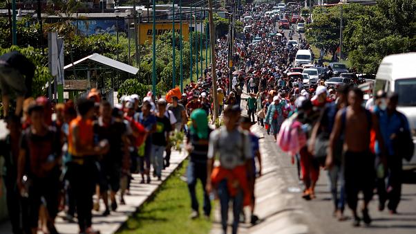 Au moins 3 000 migrants honduriens franchissent la frontière du Guatemala en route vers les Etats-Unis