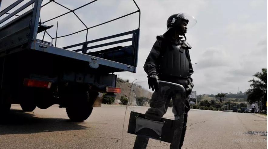 (illustration) Un policier gabonais en faction à Libreville. AFP PHOTO / ISSOUF SANOGO