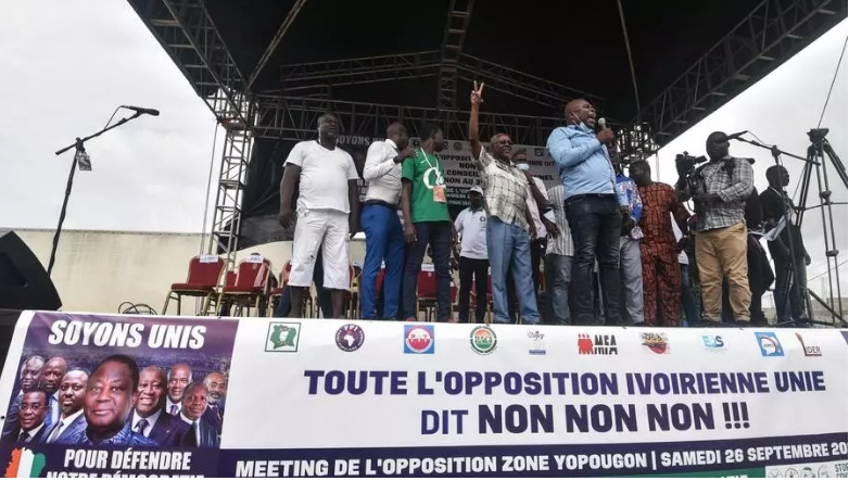 La coalition de l'opposition demande notamment le retrait de la candidature d'Alassane Ouattara pour un troisième mandat. SIA KAMBOU / AFP