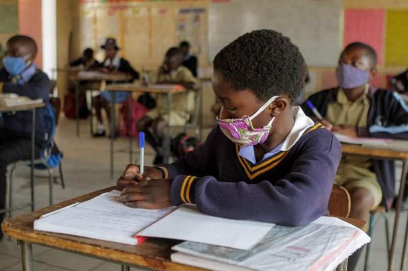 Coronavirus : l'approche de l'immunité collective "infecterait 800 millions de personnes"